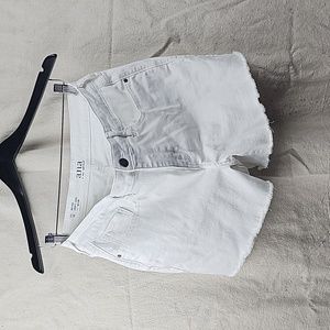 a.n.a. Mid-Rise Shortie Demin Short